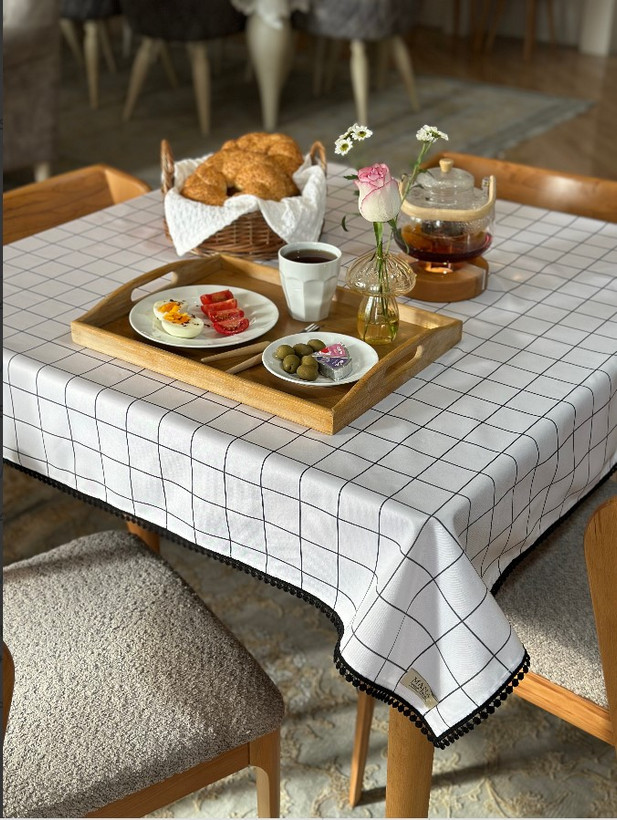 رومیزی چهارخانه طرح ایکیا با چیدمان میز صبحانه مدرن