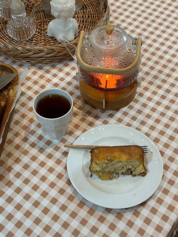 نمای نزدیک از لبههای چیندار و بافت پارچه هازان چهارخانه