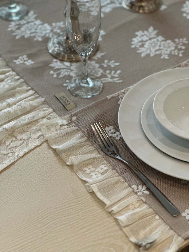 رنگ لایه ی زیری قهوه ای روشن رنگ دانتل شیری