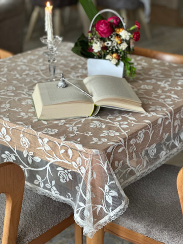 رومیزی دانتل اقتصادی با حاشیه توردوزی