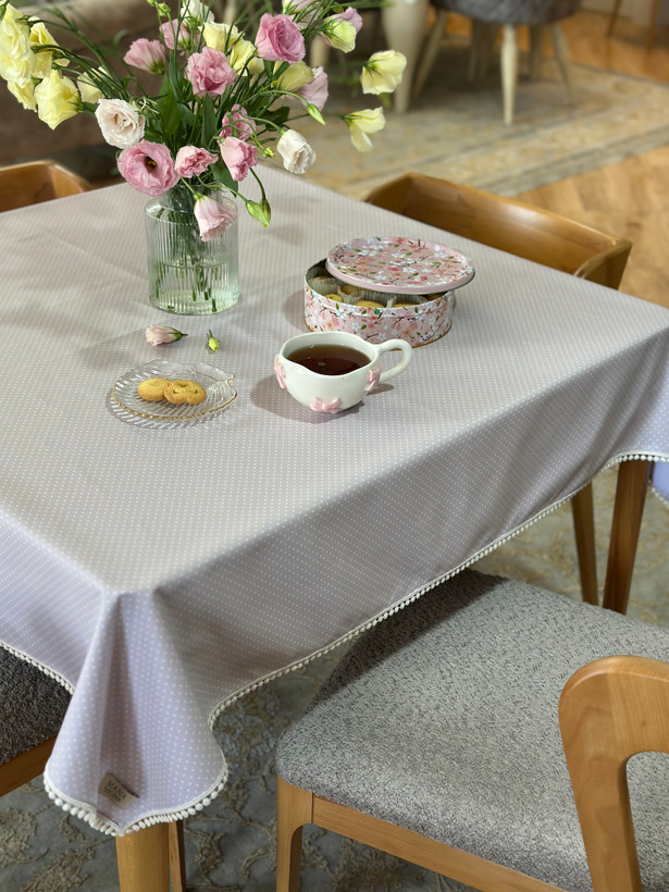 رومیزی خالخالی نواردوزی شده ضدلک