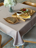 رومیزی خالخالی نواردوزی شده ضدلک