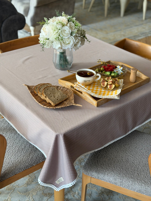 رومیزی خالخالی نواردوزی شده ضدلک