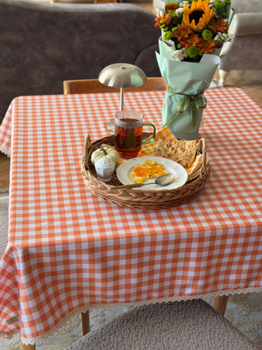 رومیزی چهارخانه ضدلک نواردوزی شده